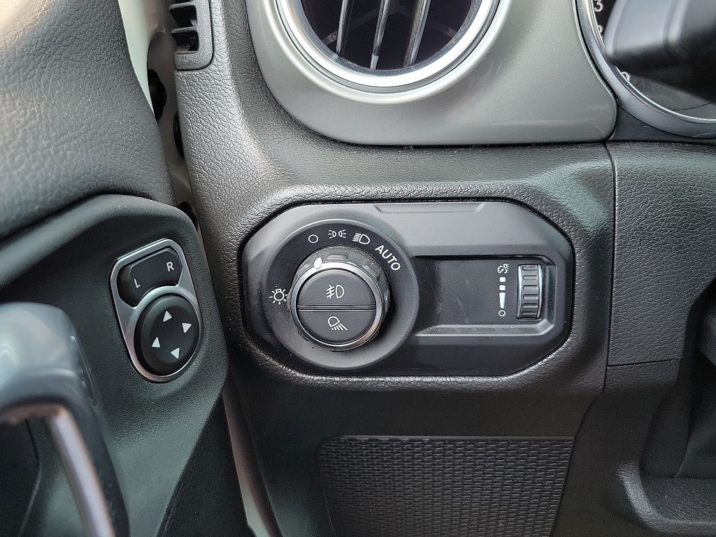 2023 Jeep Gladiator Overland photo 13