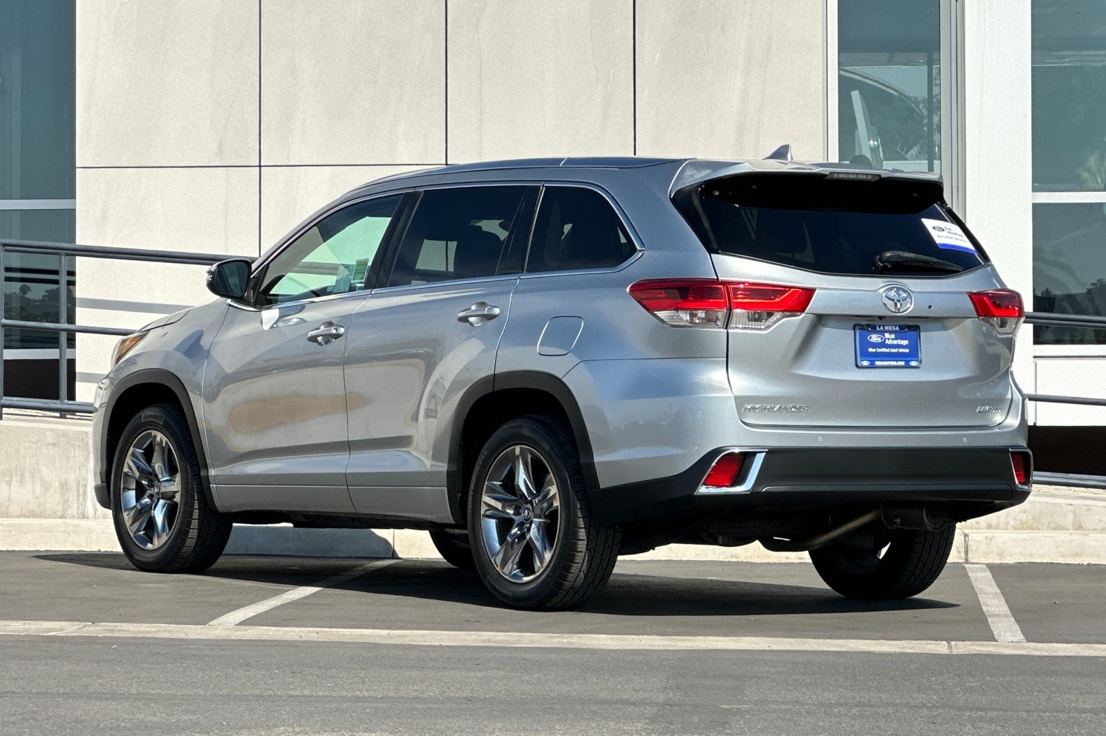 2017 Toyota Highlander Limited Platinum photo 3