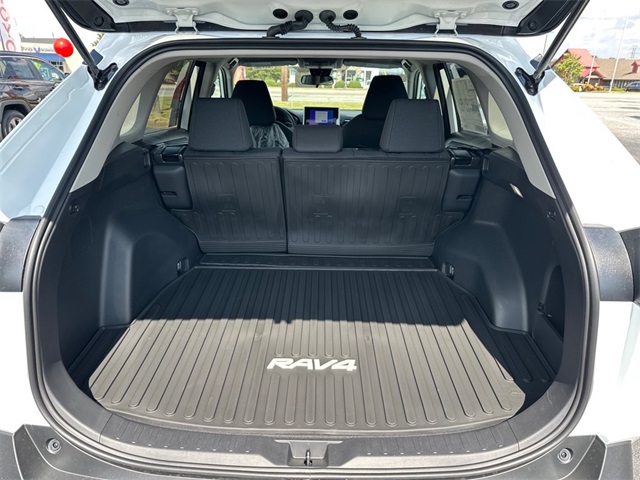 2025 Toyota RAV4 LE photo 4