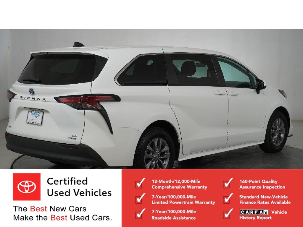 2022 Toyota Sienna LE photo 3