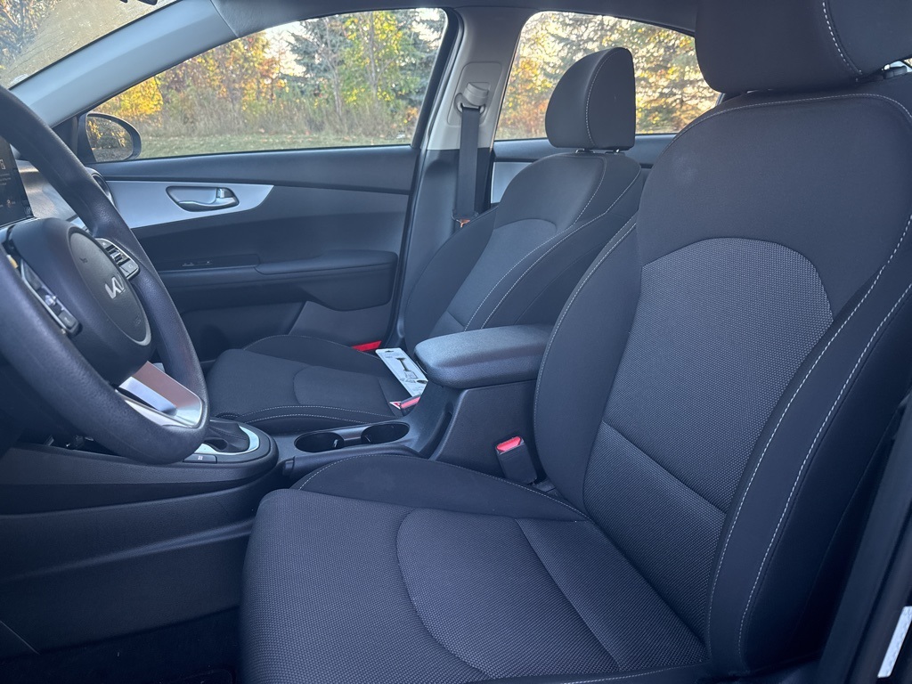 2023 Kia Forte LXS photo 3