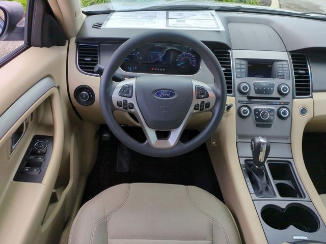 2018 Ford Taurus SE photo 12