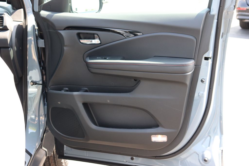 2025 Honda Ridgeline Black Edition photo 18
