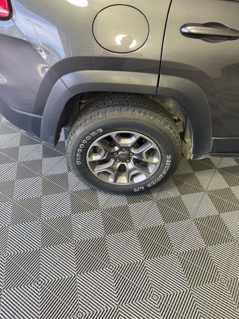 2020 Jeep Cherokee Trailhawk photo 12