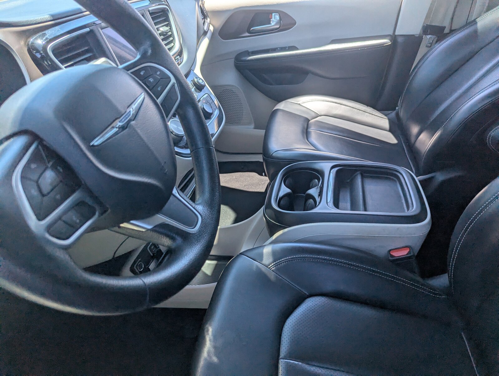 2021 Chrysler Voyager LXi photo 16