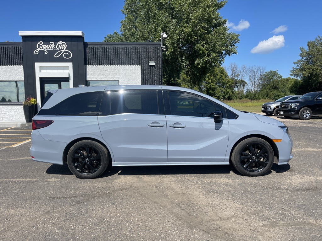 2024 Honda Odyssey Sport photo 2