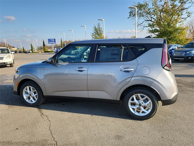 2025 Kia Soul LX photo 4
