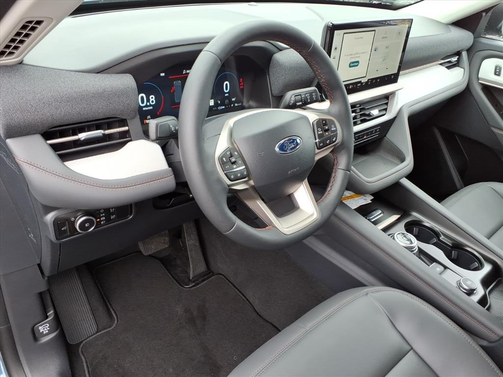 2025 Ford Explorer photo 4