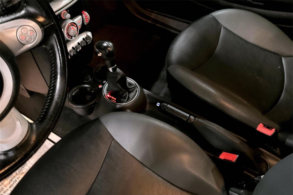 2010 MINI COOPER - Image 15