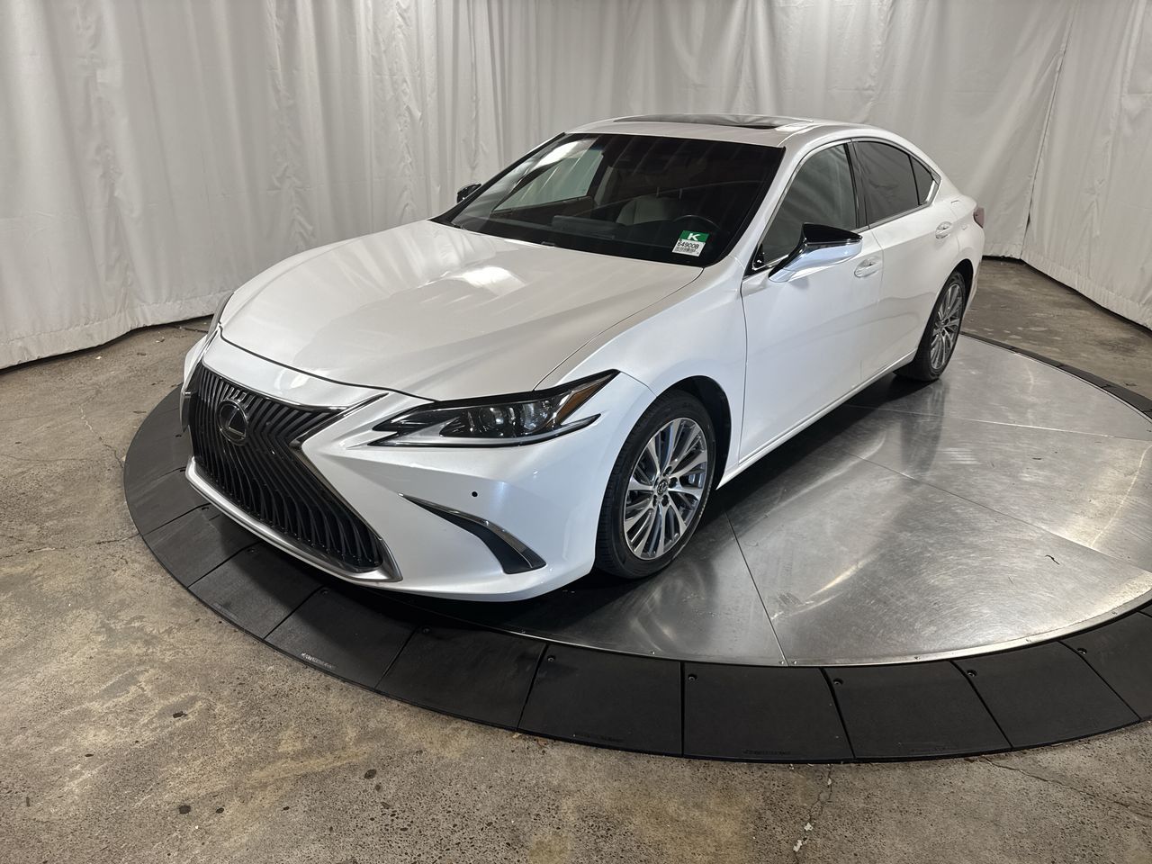 2019 Lexus ES 350's photo