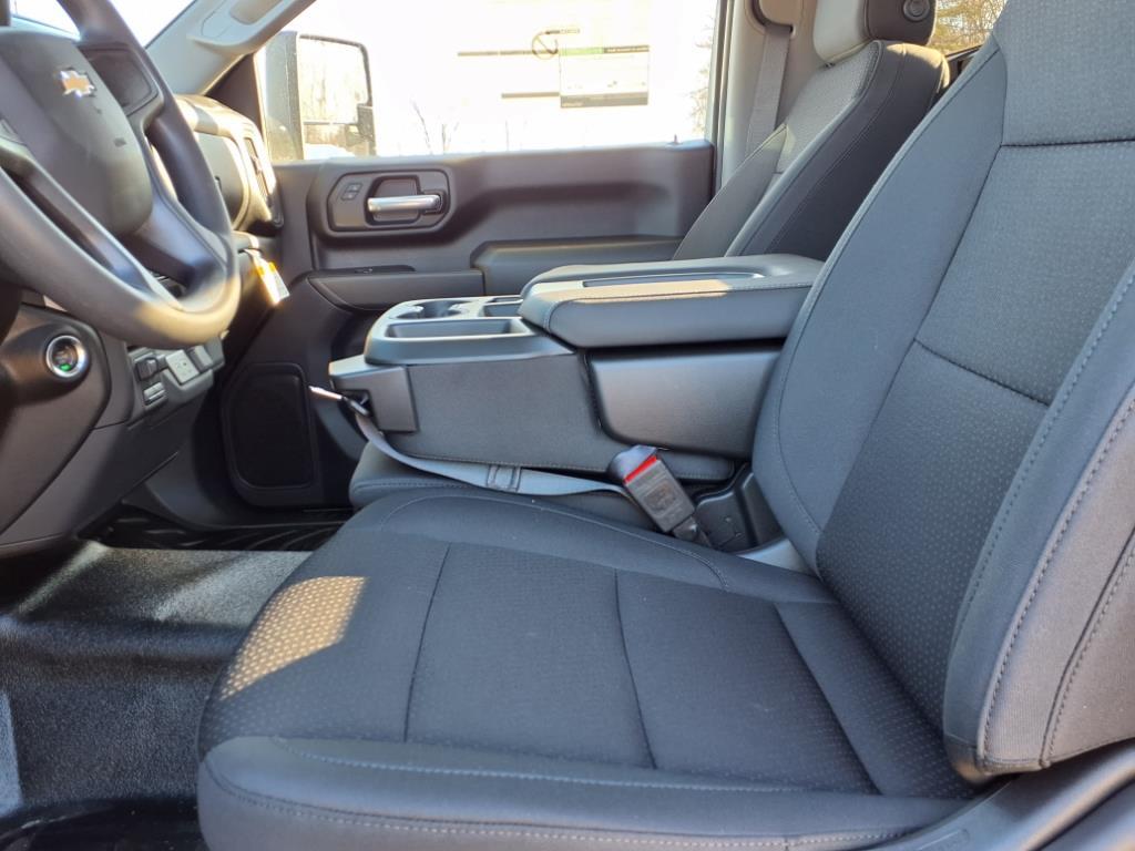 2025 Chevrolet Silverado 3500HD photo 13