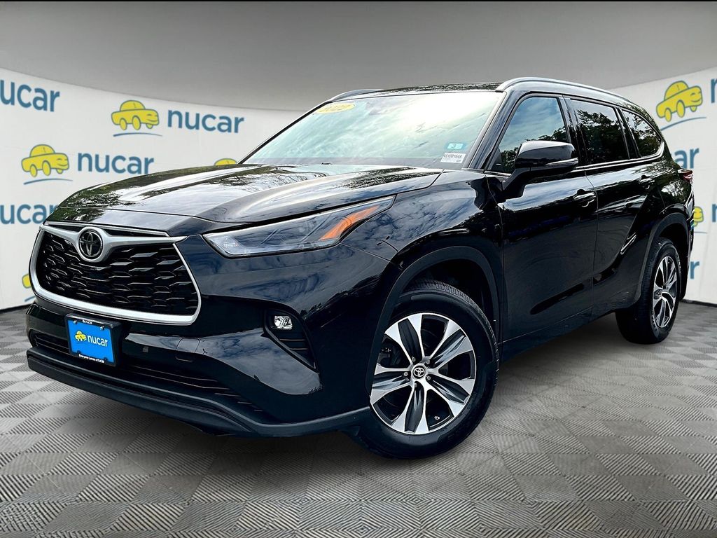 2022 Toyota Highlander XLE photo 3