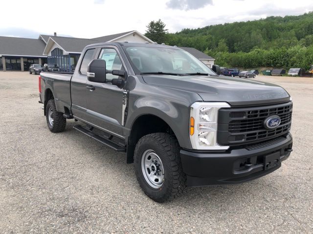 2025 Ford F-250 Super Duty XL's photo