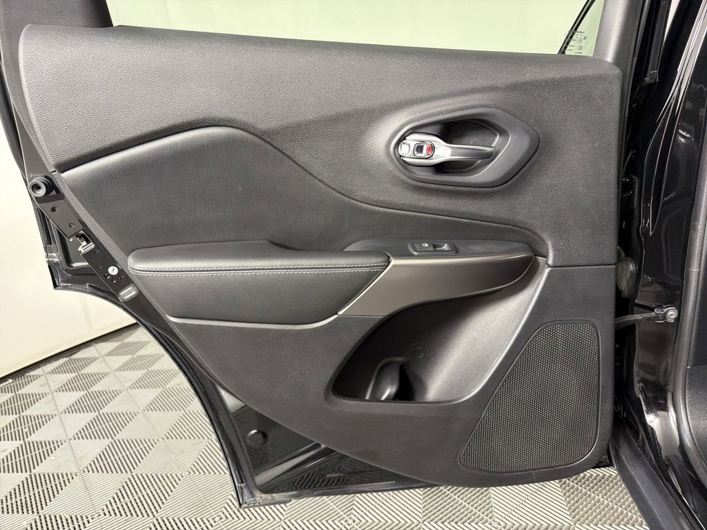 2020 Jeep Cherokee Latitude photo 19