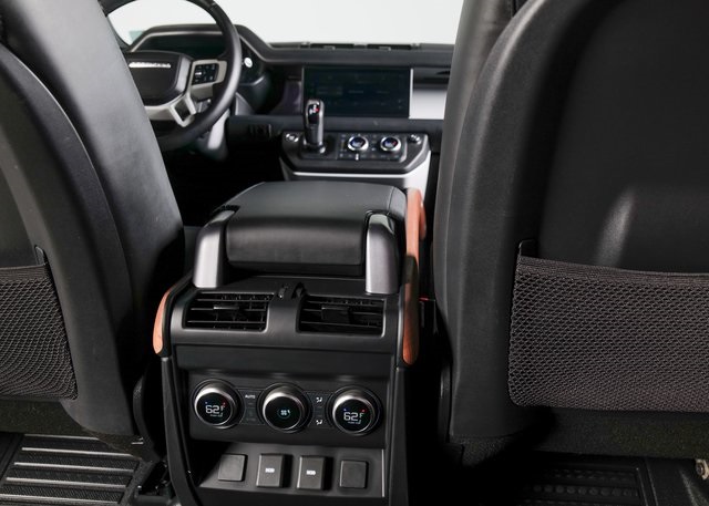 2024 Land Rover Defender 110 X-Dynamic SE photo 10