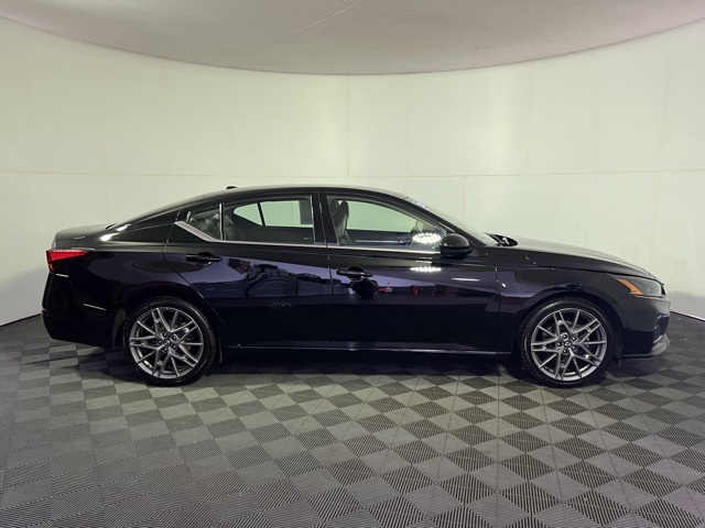 2024 Nissan Altima 2.5 SR photo 8