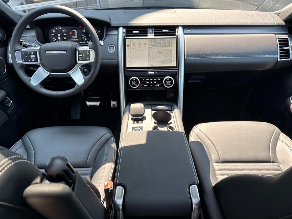 2025 Land Rover Discovery SE photo 18