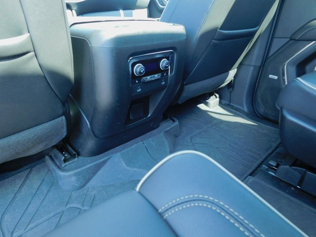 2024 Chevrolet Suburban Premier photo 17