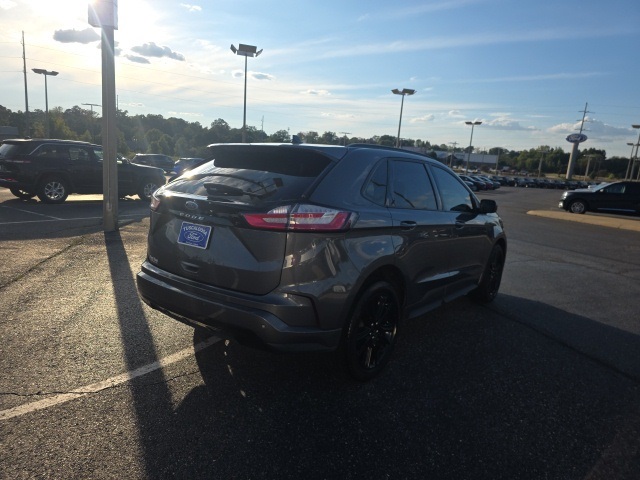 2022 Ford Edge ST photo 3