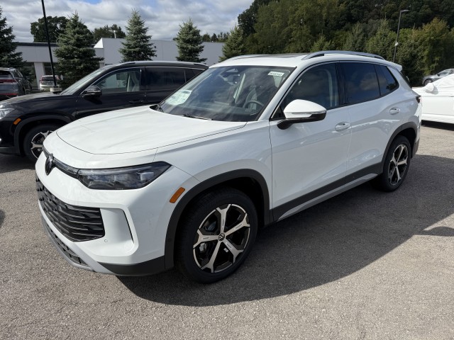 Volkswagen Tiguan ホワイト SUV White Volkswagen Tiguan for Sale | Ide VW of East Rochester