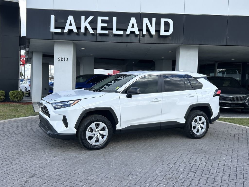 2024 Toyota RAV4 LE's photo