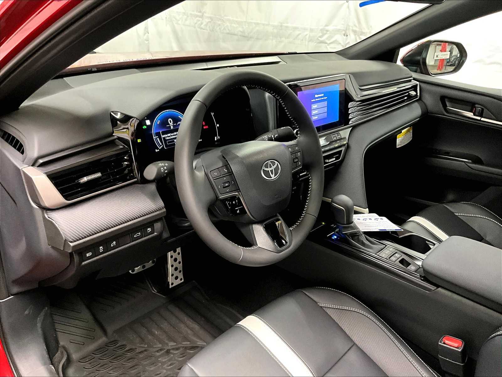 2025 Toyota Camry SE photo 8