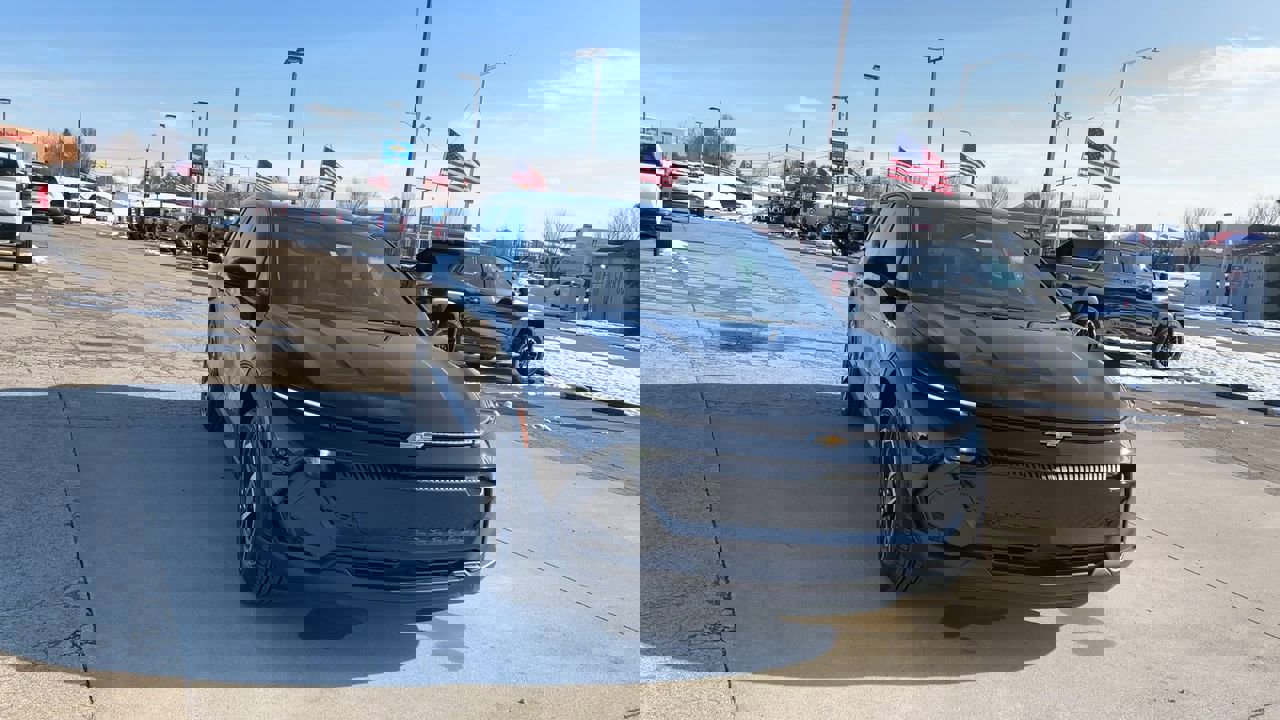 2026 Chevrolet Equinox EV 1LT photo 2