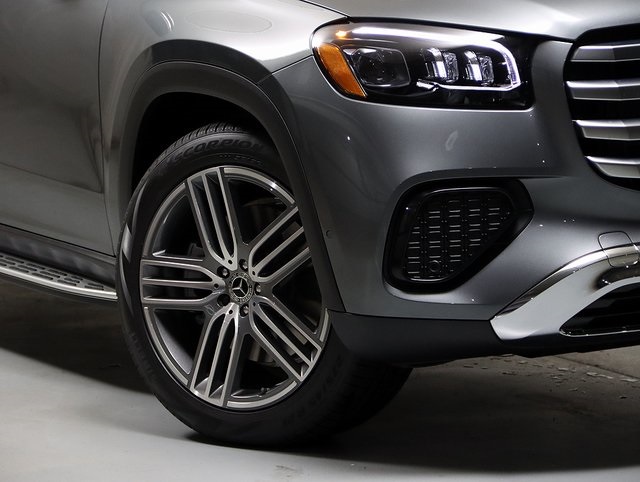2025 Mercedes Benz GLS 450 4MATIC photo 3