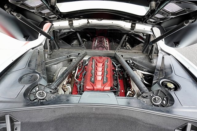 Used 2021 White Chevrolet Stingray image 15