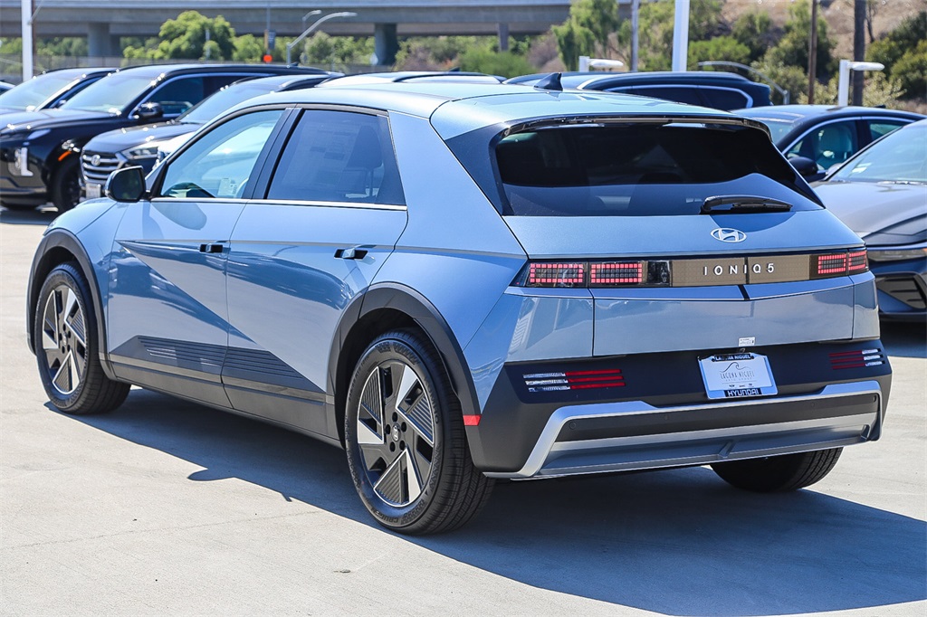 2025 Hyundai Ioniq 5 SE Standard Range photo 3