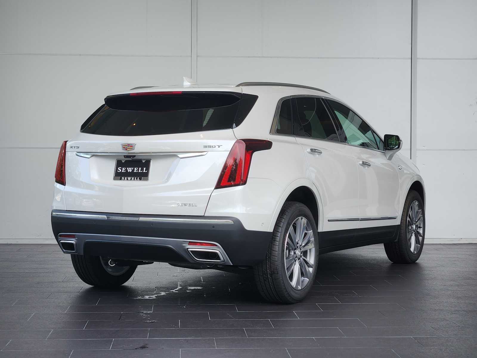 2025 Cadillac XT5 Premium Luxury photo 3