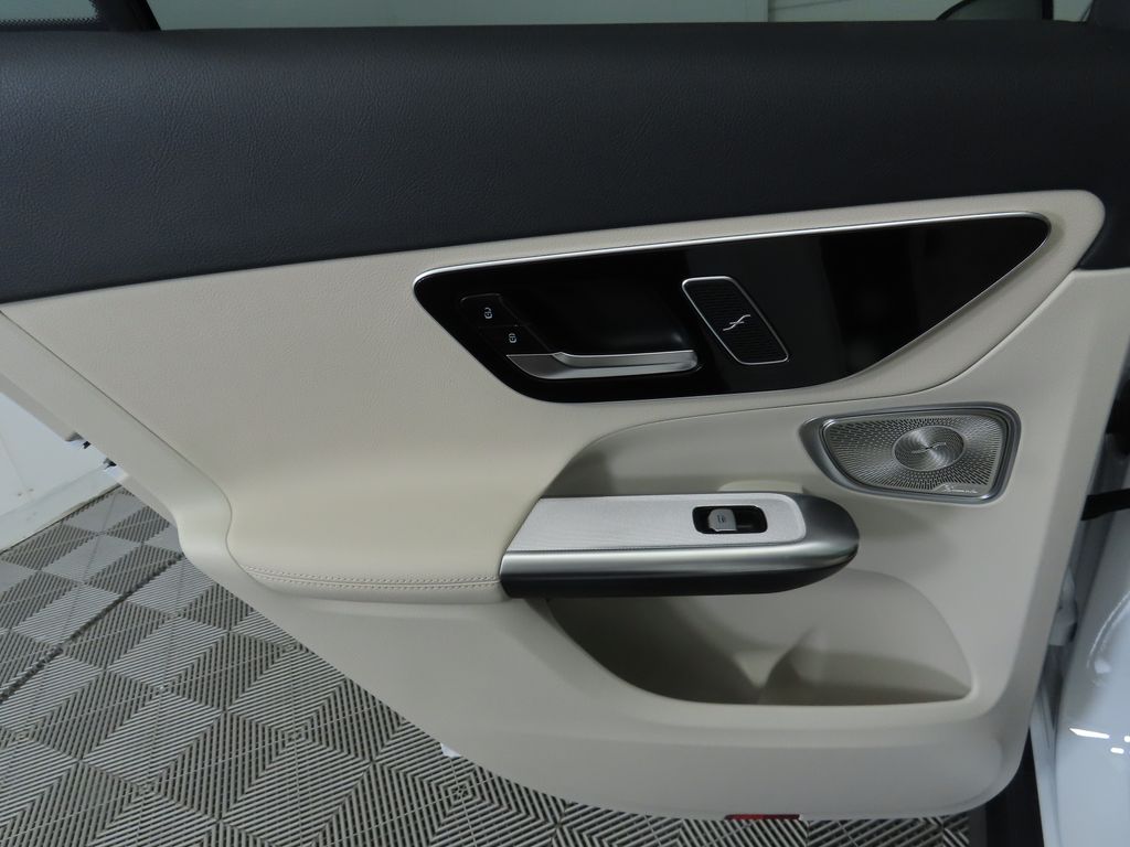 2026 Mercedes Benz GLC 300 4MATIC photo 24