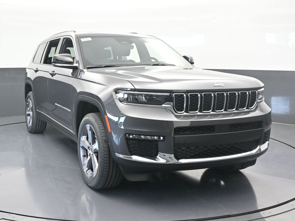 2025 Jeep Grand Cherokee Limited photo 3