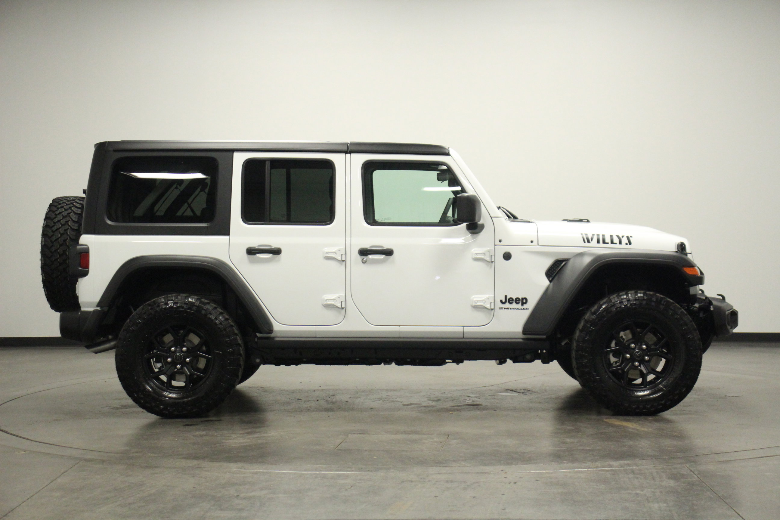 2025 Jeep Wrangler Willys photo 8