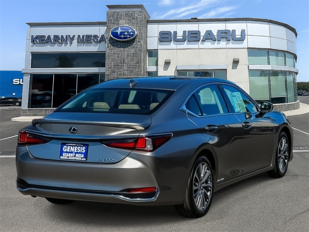 2021 Lexus ES 300h photo 5