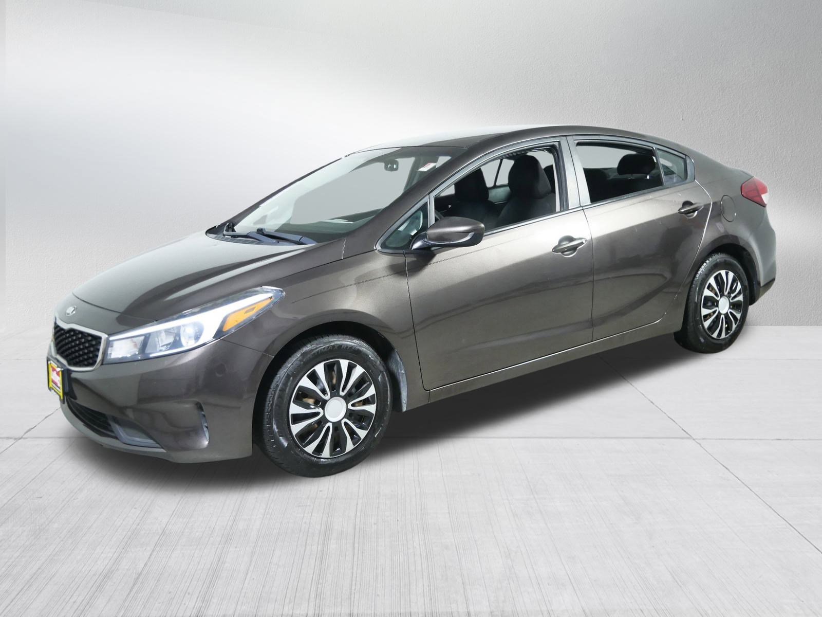 2017 Kia Forte LX Base photo 3