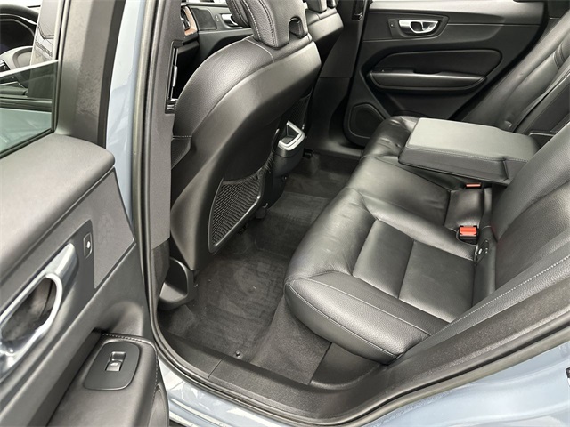 2023 Volvo XC60 B5 Plus photo 13