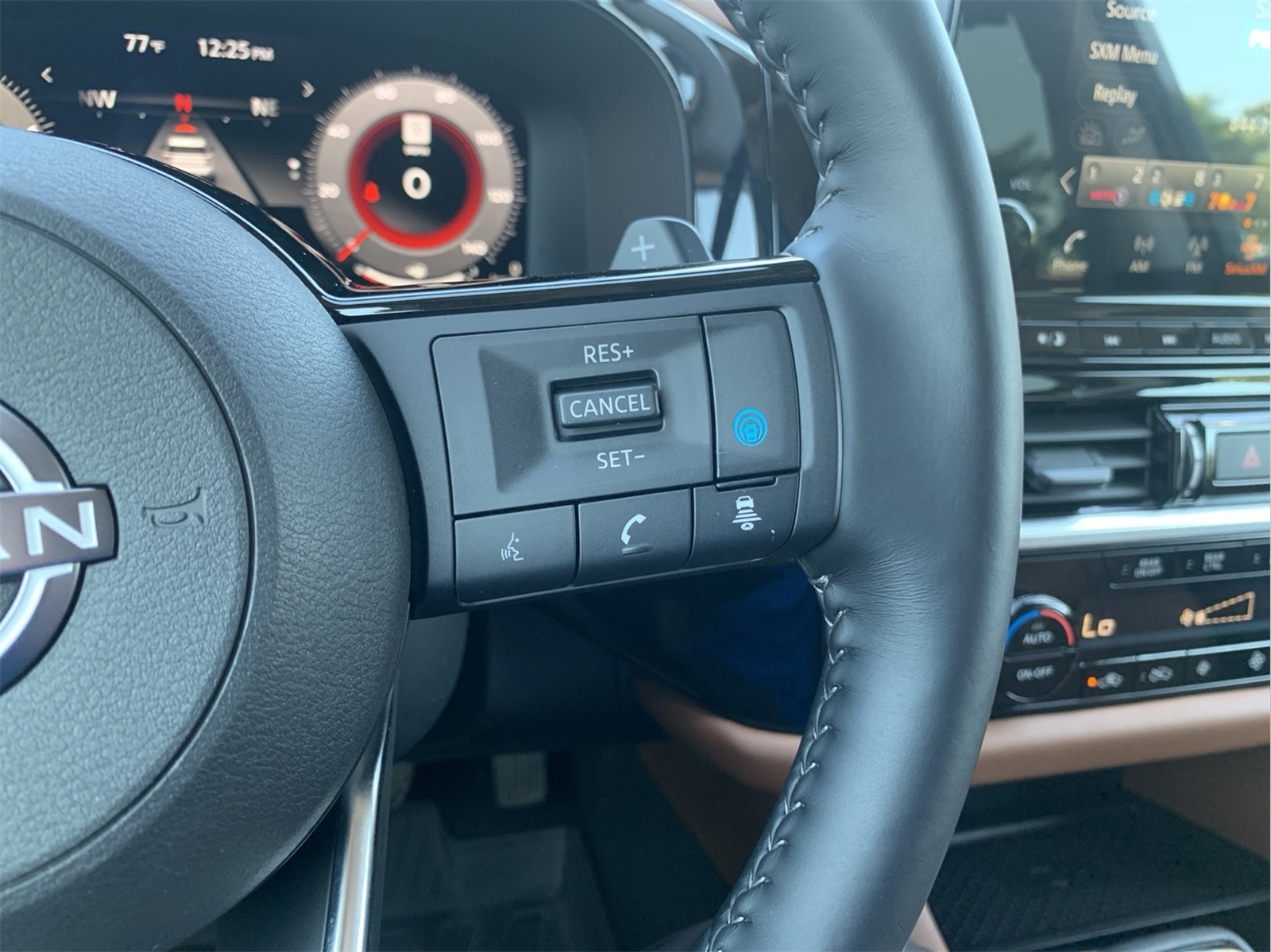 2023 Nissan Pathfinder Platinum photo 17