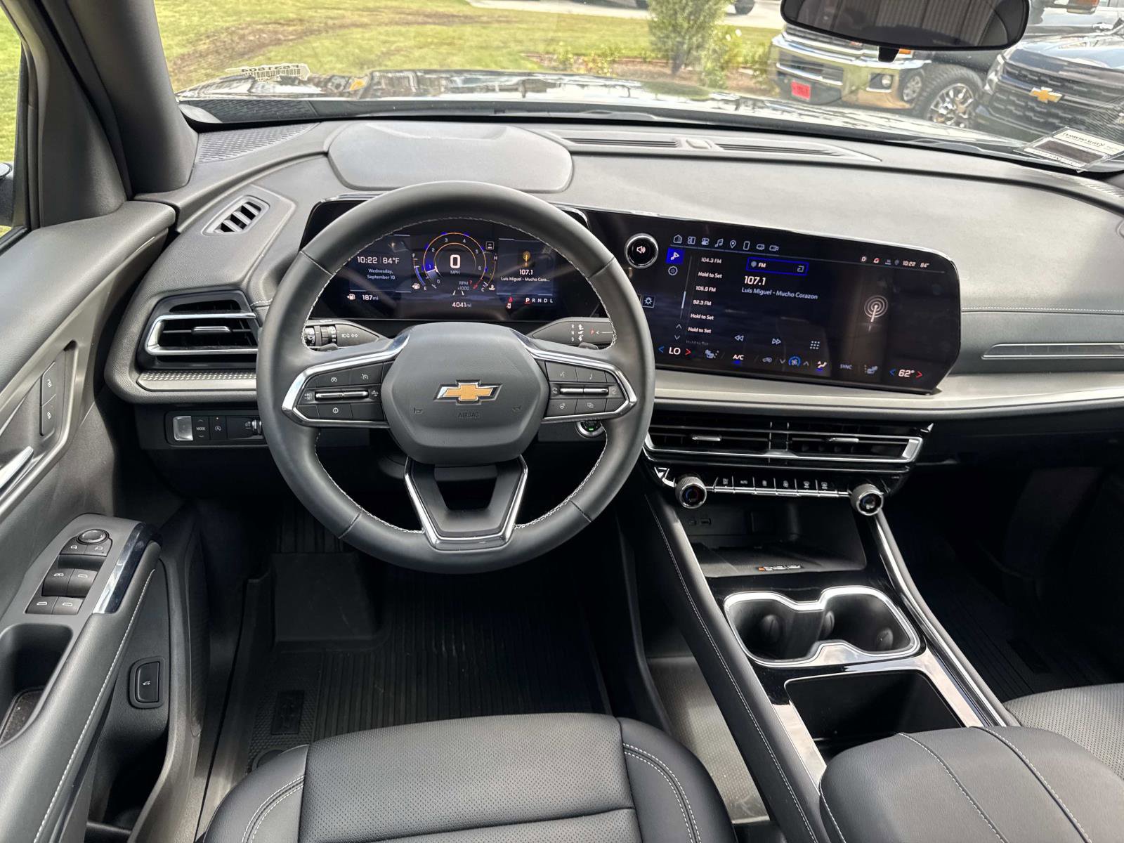 2025 Chevrolet Traverse photo 10