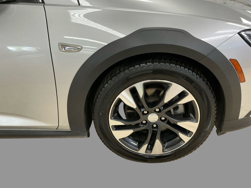 2018 Buick Regal TourX Essence photo 13