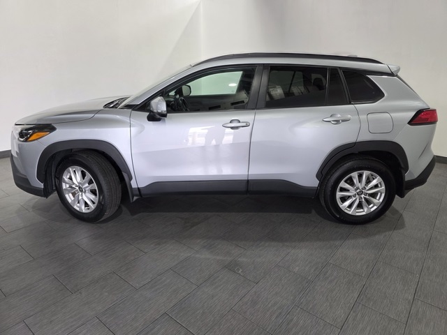 2022 Toyota Corolla Cross LE photo 2