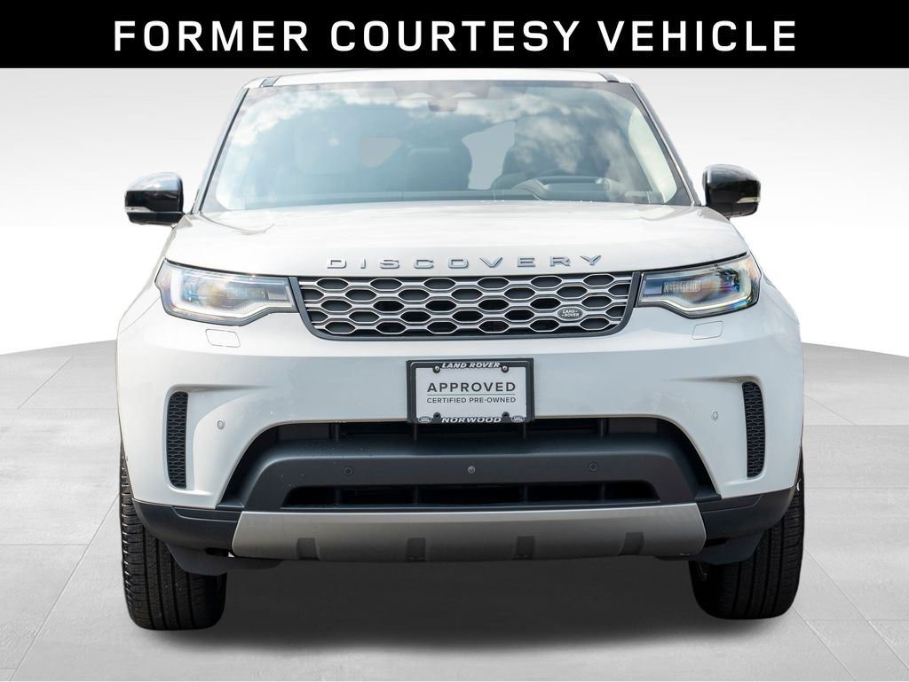 2024 Land Rover Discovery S photo 2