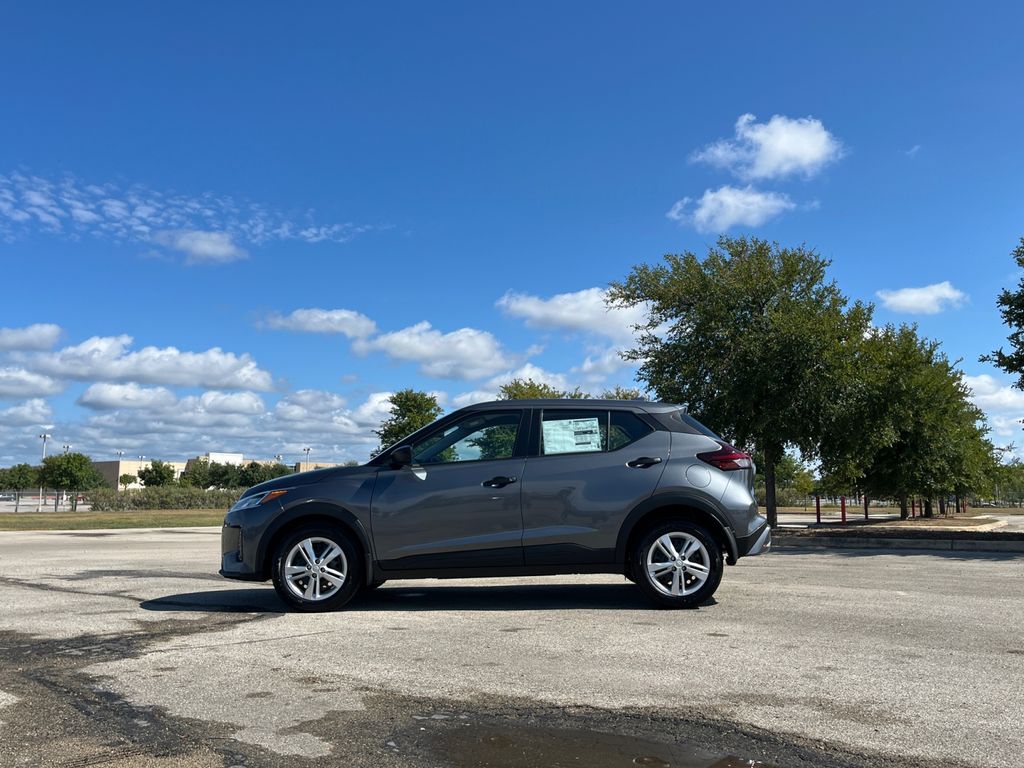2025 Nissan Kicks Play S photo 8