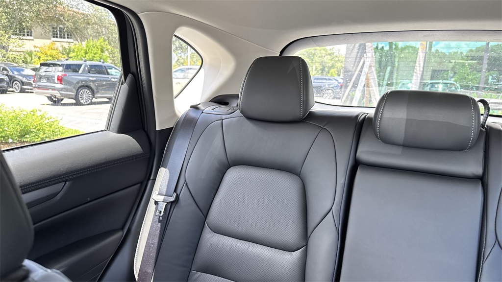 2025 Mazda CX-5 2.5 Select photo 16