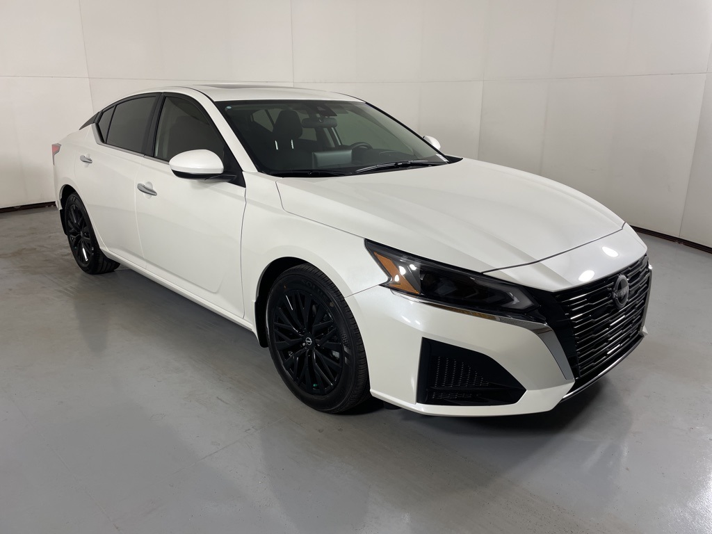 2025 Nissan Altima SV Special Edition photo 2