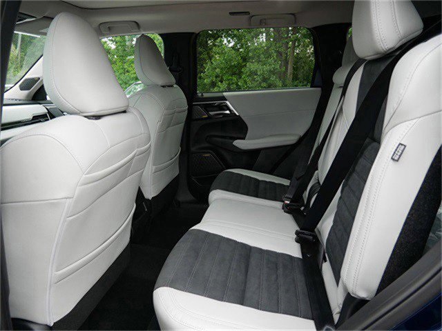 2025 Mitsubishi Outlander SE photo 4