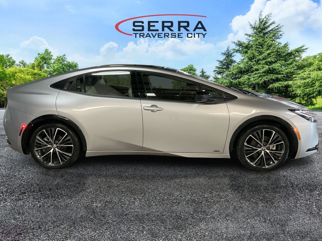 2024 Toyota Prius XLE photo 4