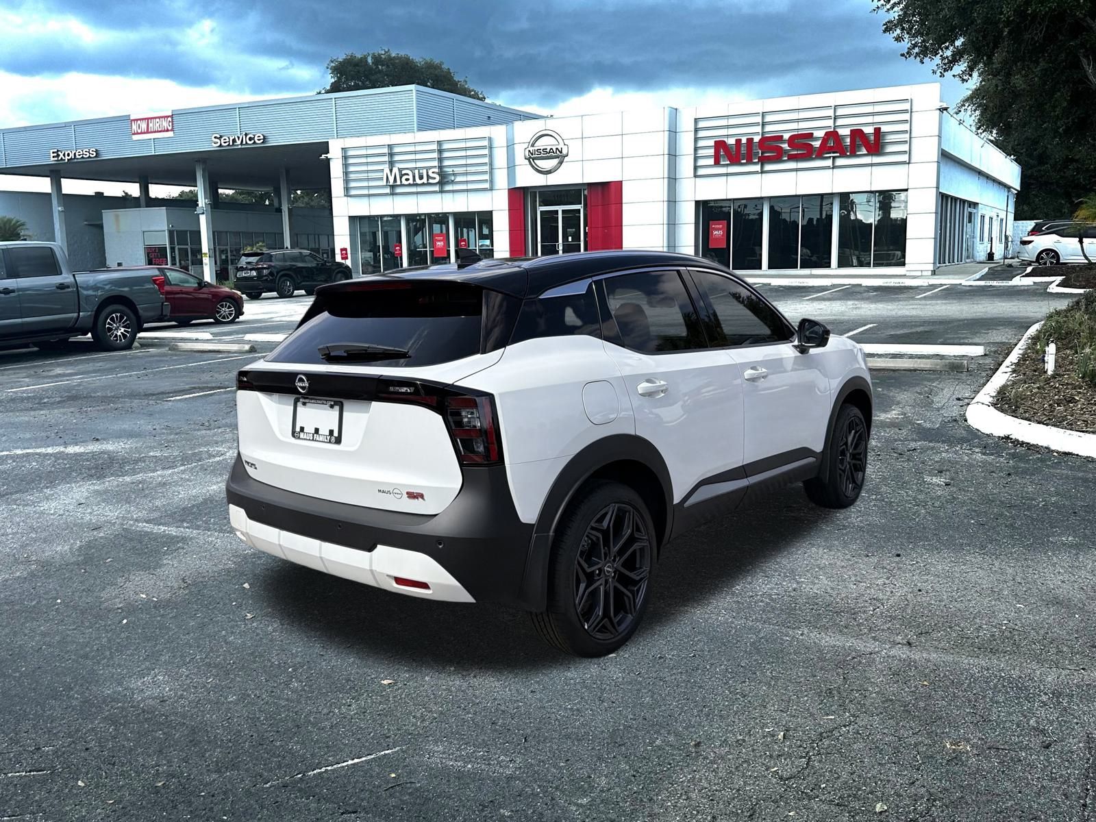 2025 Nissan Kicks SR photo 2