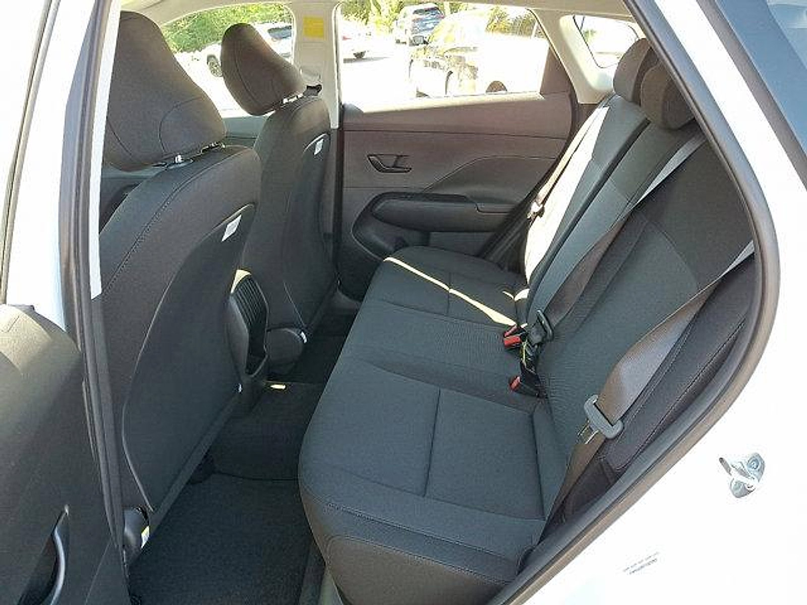 2026 Hyundai Kona SE photo 3