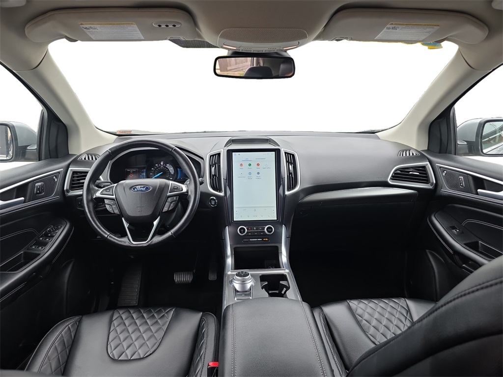 2023 Ford Edge Titanium photo 2